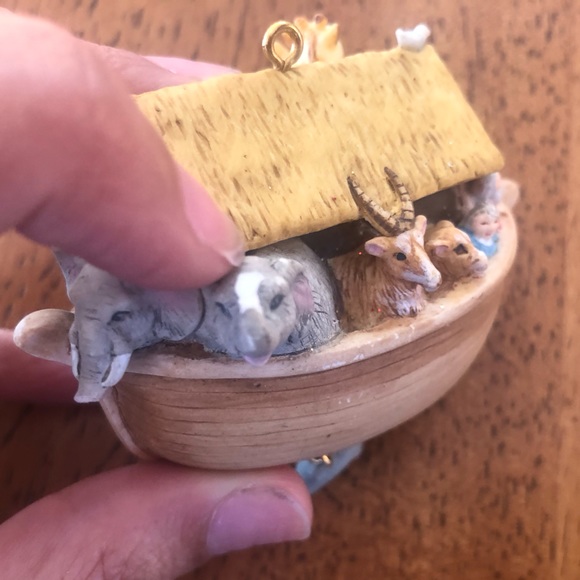 $1 Add On Damaged Hallmark Keepsake "Noah's Ark" Ornament 1999 No Box - Picture 4 of 5